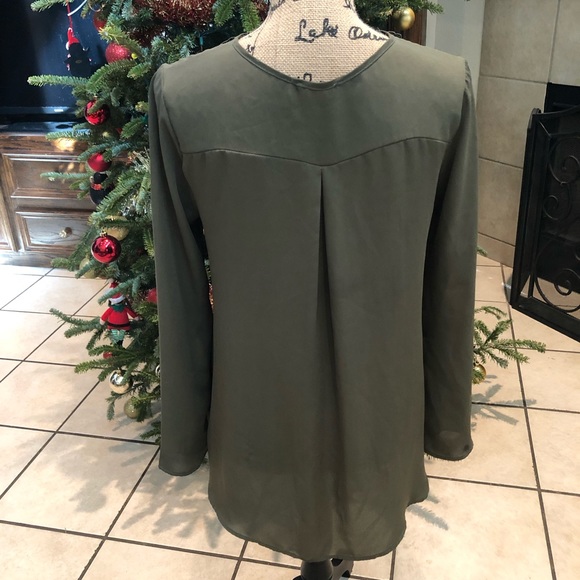 Top - Picture 2 of 3